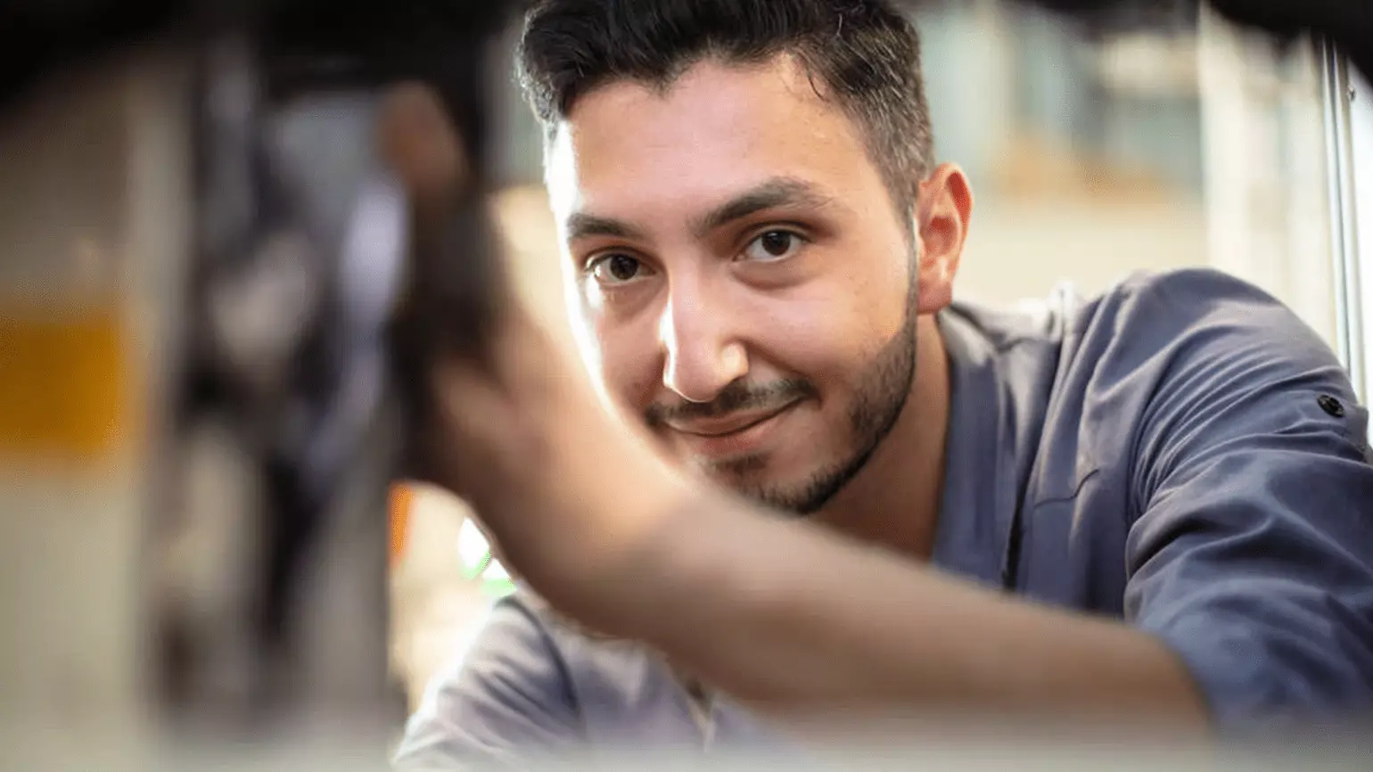 employee selcuk is working