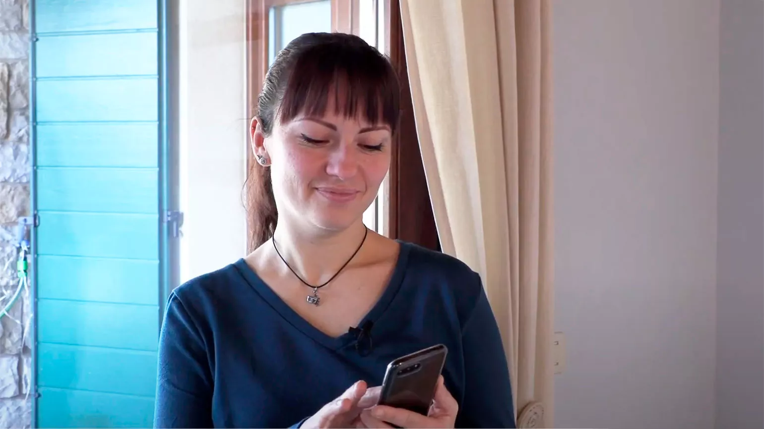 woman looks at the smartphone